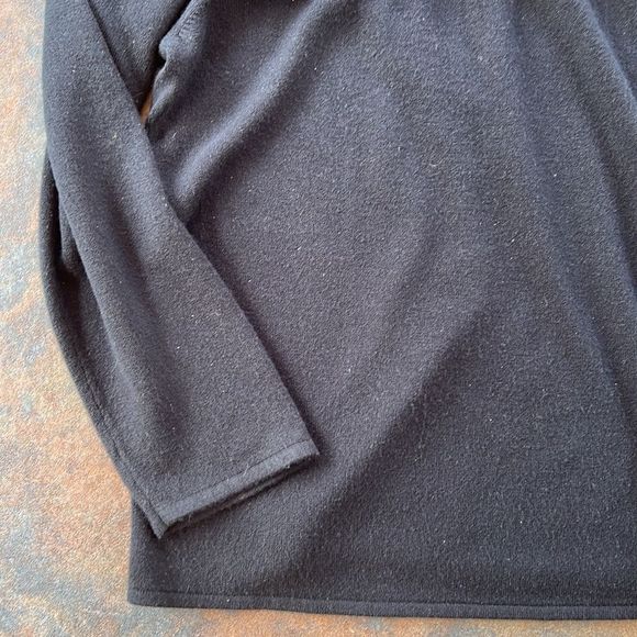 black sweater with cheetah collar - Picture 4 of 5